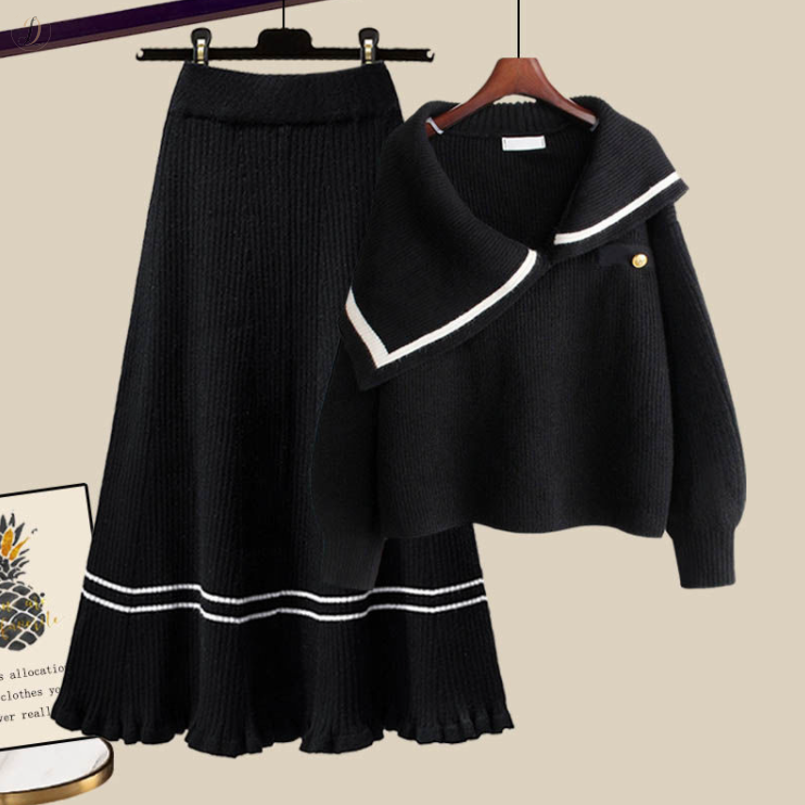 ブラックセーター＋ブラックスカート
