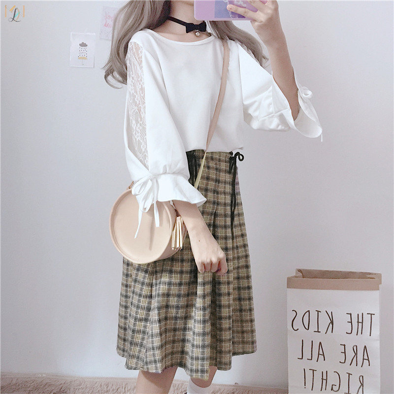 ホワイト/Tシャツ+スカート