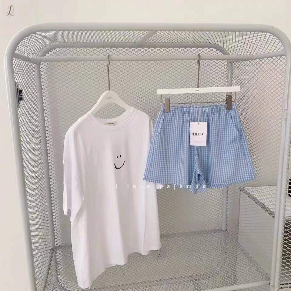 ホワイト/Tシャツ+ブルー/ショートパンツ