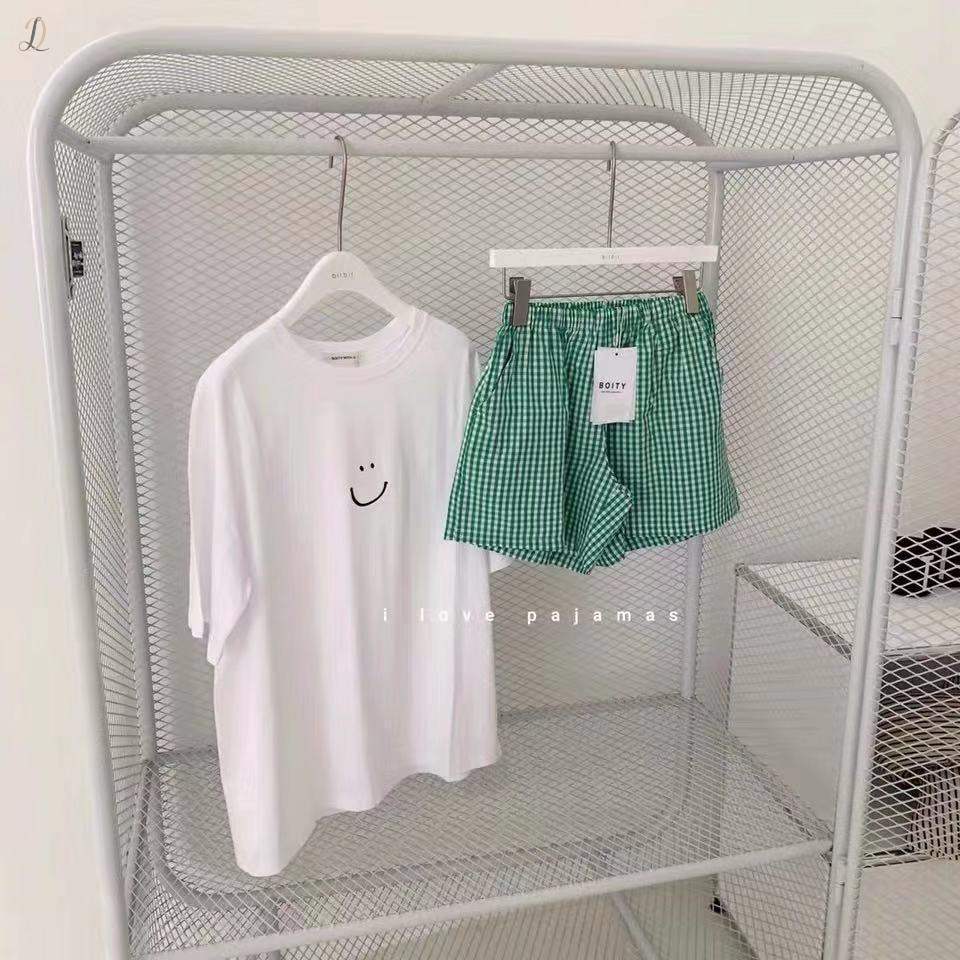 ホワイト/Tシャツ+グリーン/ショートパンツ