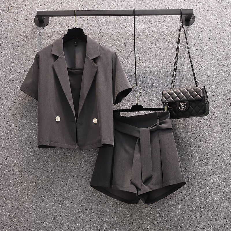 ダークグレー/スーツ+ブラック/タンクトップ+ダークグレー/ショートパンツ