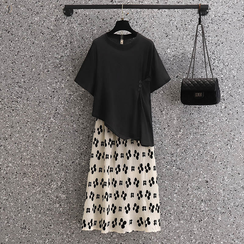ブラック/Tシャツ+ホワイト/スカート