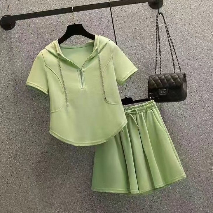グリーン/Tシャツ+ グリーン/ショートパンツ