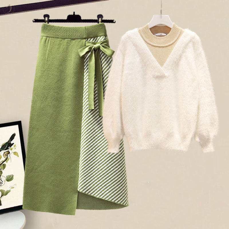 ホワイト/セーター+グリーン/スカート