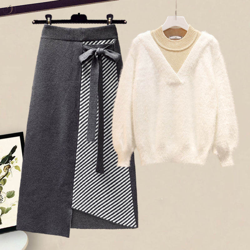 ホワイト/セーター＋グレー/スカート