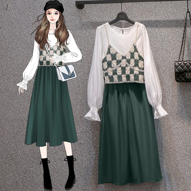 ホワイト/Tシャツ+ グリーン/キャミソール+スカート