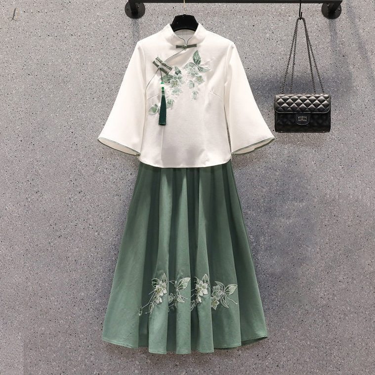 ホワイト/トップス+グリーン/	スカート