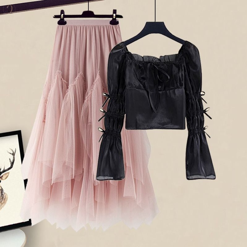 ブラック/トップス+ピンク/スカート