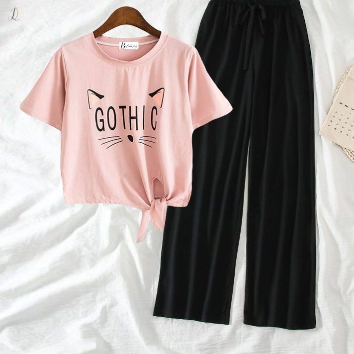 ピンク／Tシャツ+ブラック／パンツ
