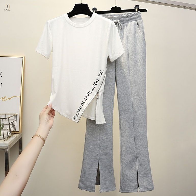 ホワイト/Tシャツ+グレー/パンツ