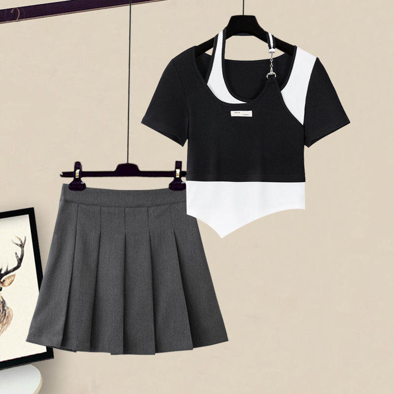ブラック/Tシャツ+グレー/スカート