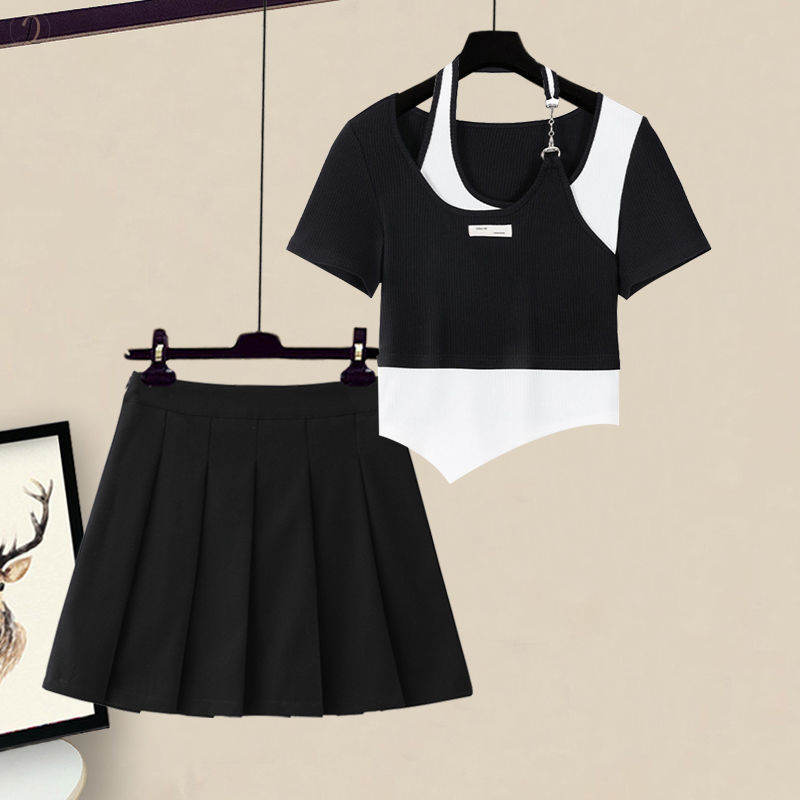 ブラック/Tシャツ+ブラック/スカート