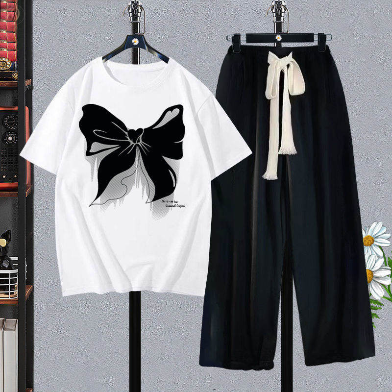 ホワイト01/Tシャツ+ブラック/パンツ