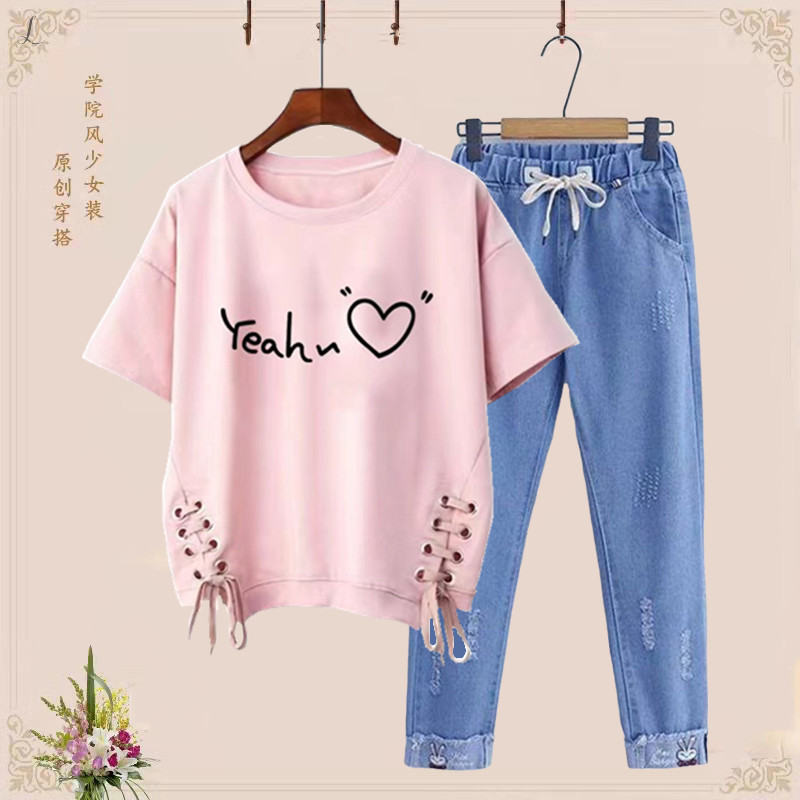 ピンク/Tシャツ＋ライトブルー/デニムパンツ