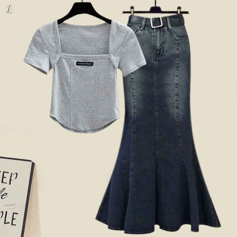 グレー/Tシャツ+ブラック/スカート