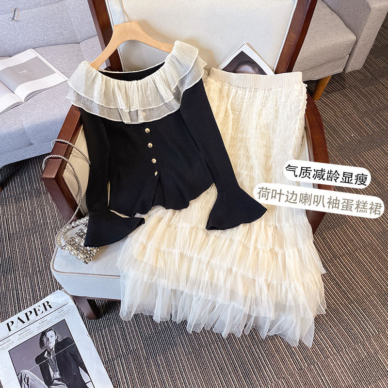 ブラック/シャツ+ホワイト/スカート