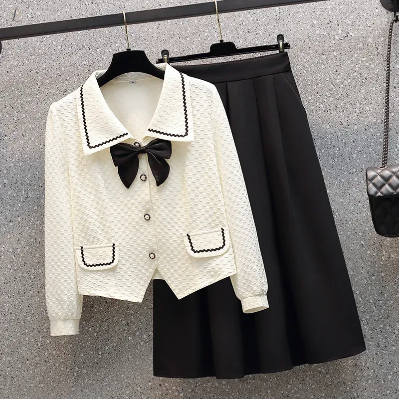ホワイト/トップス+ブラック/スカート