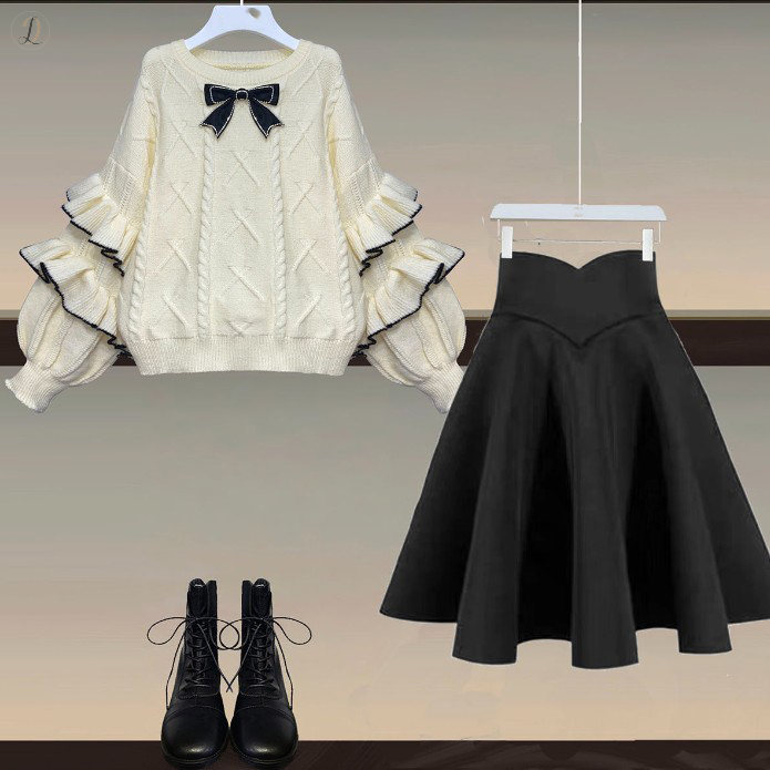 アイボリー/セーター＋ブラック/ショートスカート