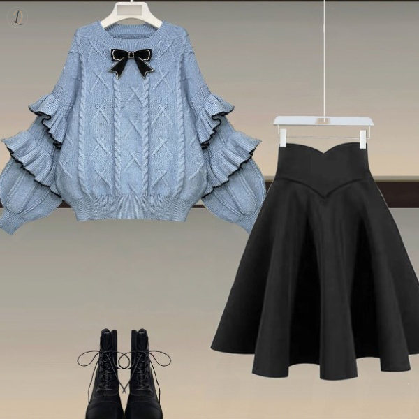 ブルー/セーター＋ブラック/ショートスカート