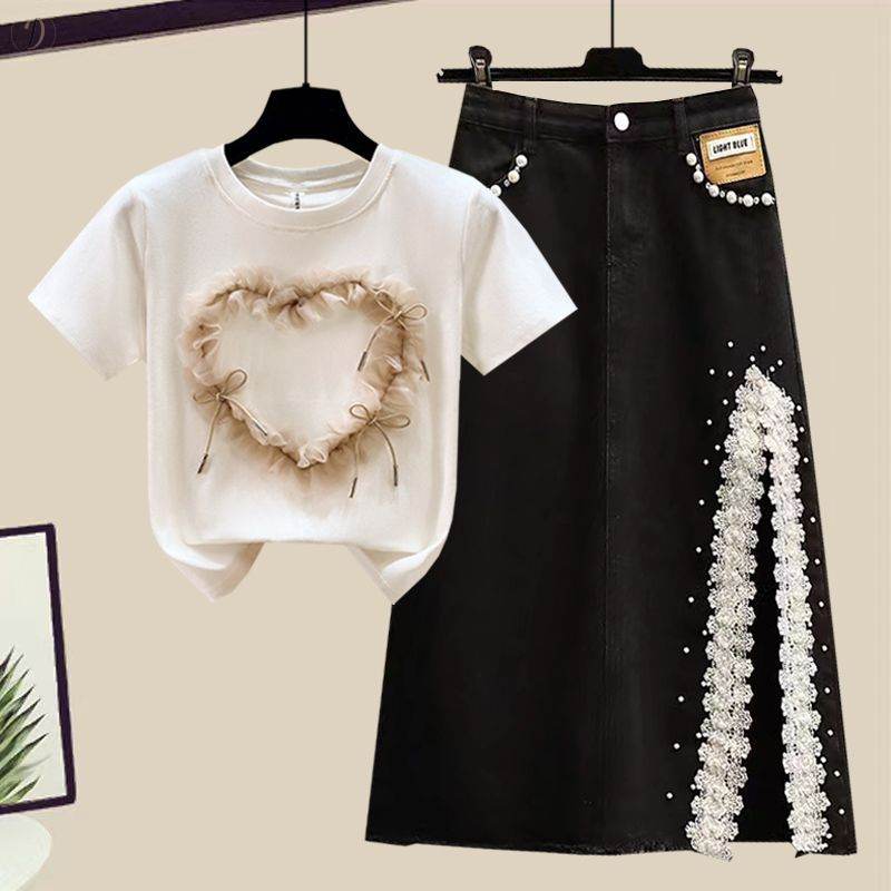 ホワイト/Tシャツ+ブラック/スカート
